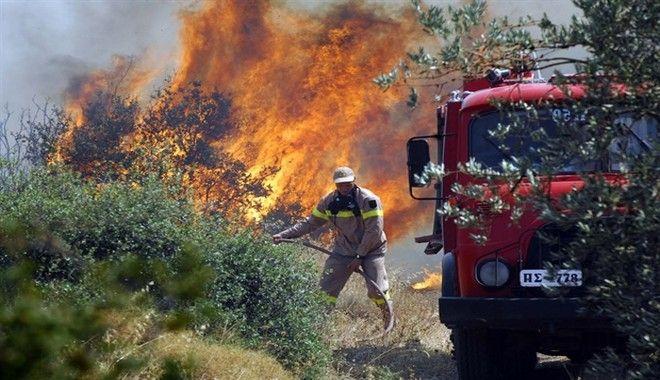 Grčki vatrogasci napreduju u borbi s vatrom