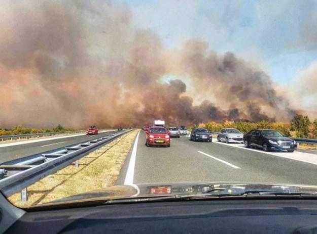Požar se približava Zadru | Vozači autocestom voze u suprotnom smjeru da bi pobjegli od nadolazeće vatre