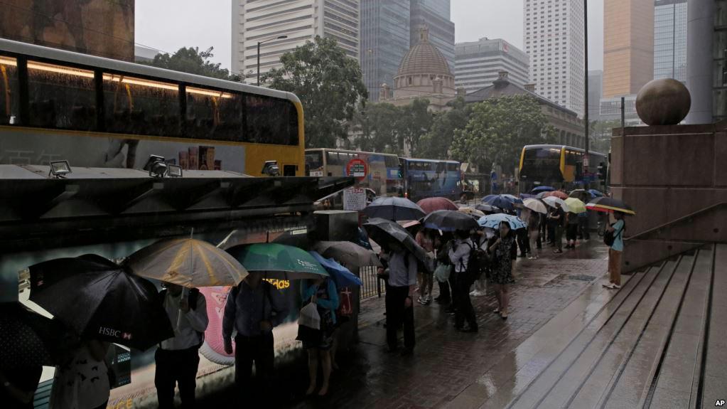 Tajfun Hato pogodio Hong Kong, 34 osobe povrijeđene