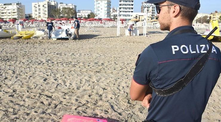 Horor na Jadranu: Četverica mladića na plaži Poljaku razbili glavu, a njegovu curu grupno silovali