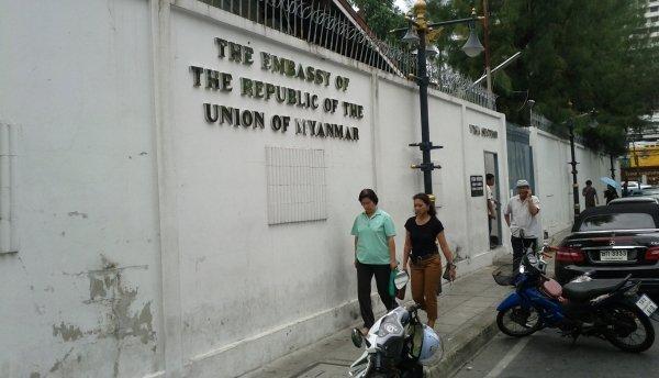 Bačen molotovljev koktel na ambasadu Burme u Indoneziji