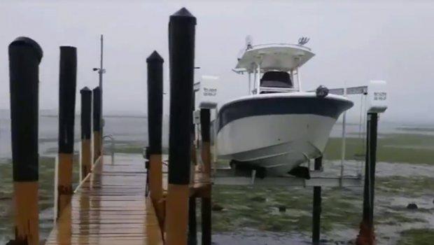 Prizori kataklizme na Floridi: Uragan učinio da voda nestane iz okeana, ostavio samo brod zaglavljen u mulju