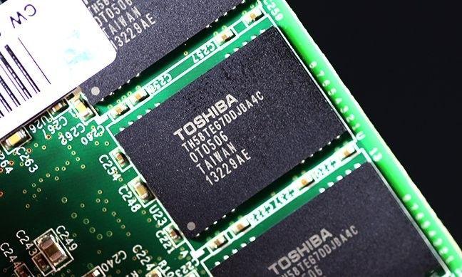 Toshiba prodaje svoje fabrike memorijskih čipova
