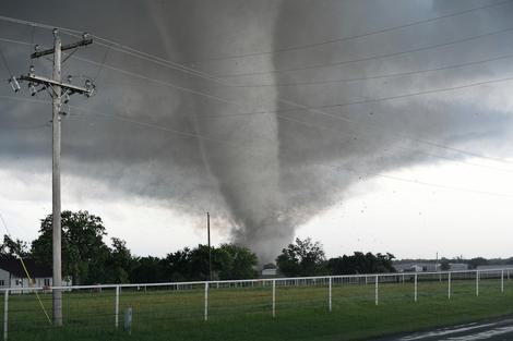 Jugoistoku SAD prijeti tornado: Očekuje se grad veličine teniskih loptica