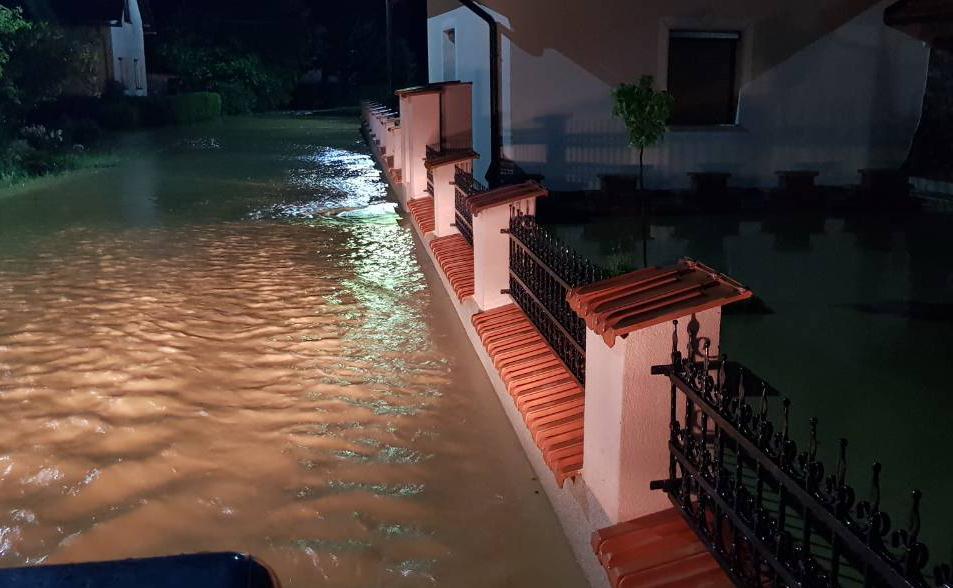 Usora: Proglašeno stanje prirodne nesreće, poplavljeno 20 kuća i nekoliko fabrika
