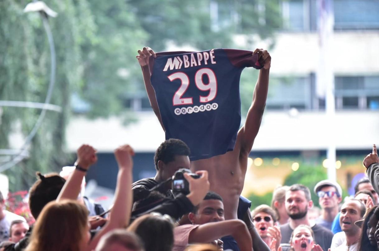 Turisti iz Francuske u Sarajevu proslavili pobjedu svoje države na Svjetskom prvenstvu