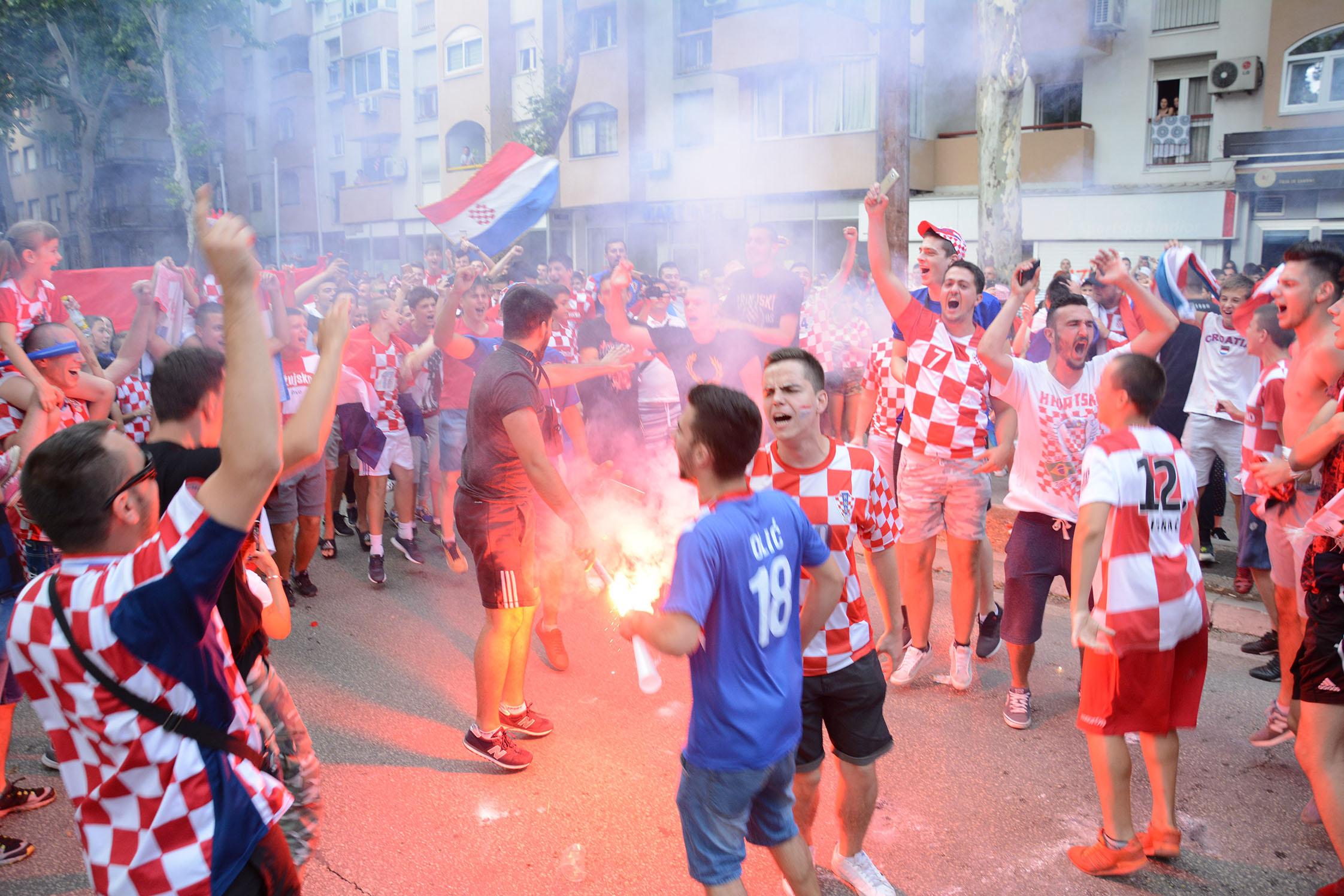 U Mostaru slavlje: Iako Hrvatska nije postala prvak svijeta, na ulice izašao veliki broj navijača
