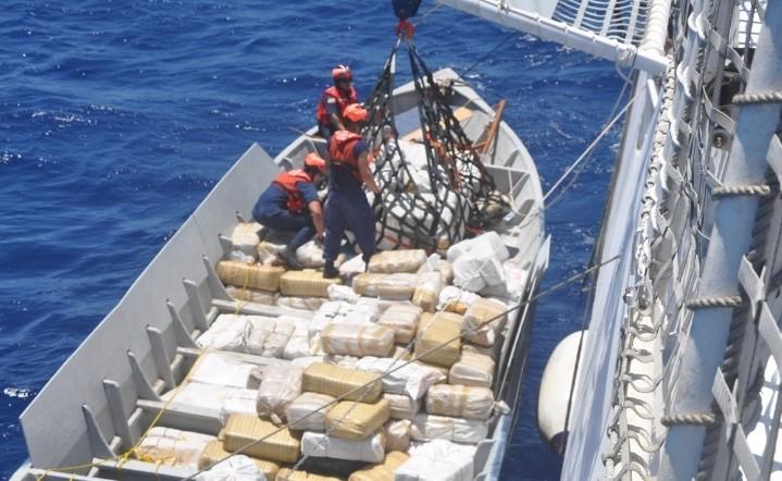 Zaplijenjeno 15.000 kilograma kokaina na brodovima u vodama Pacifika