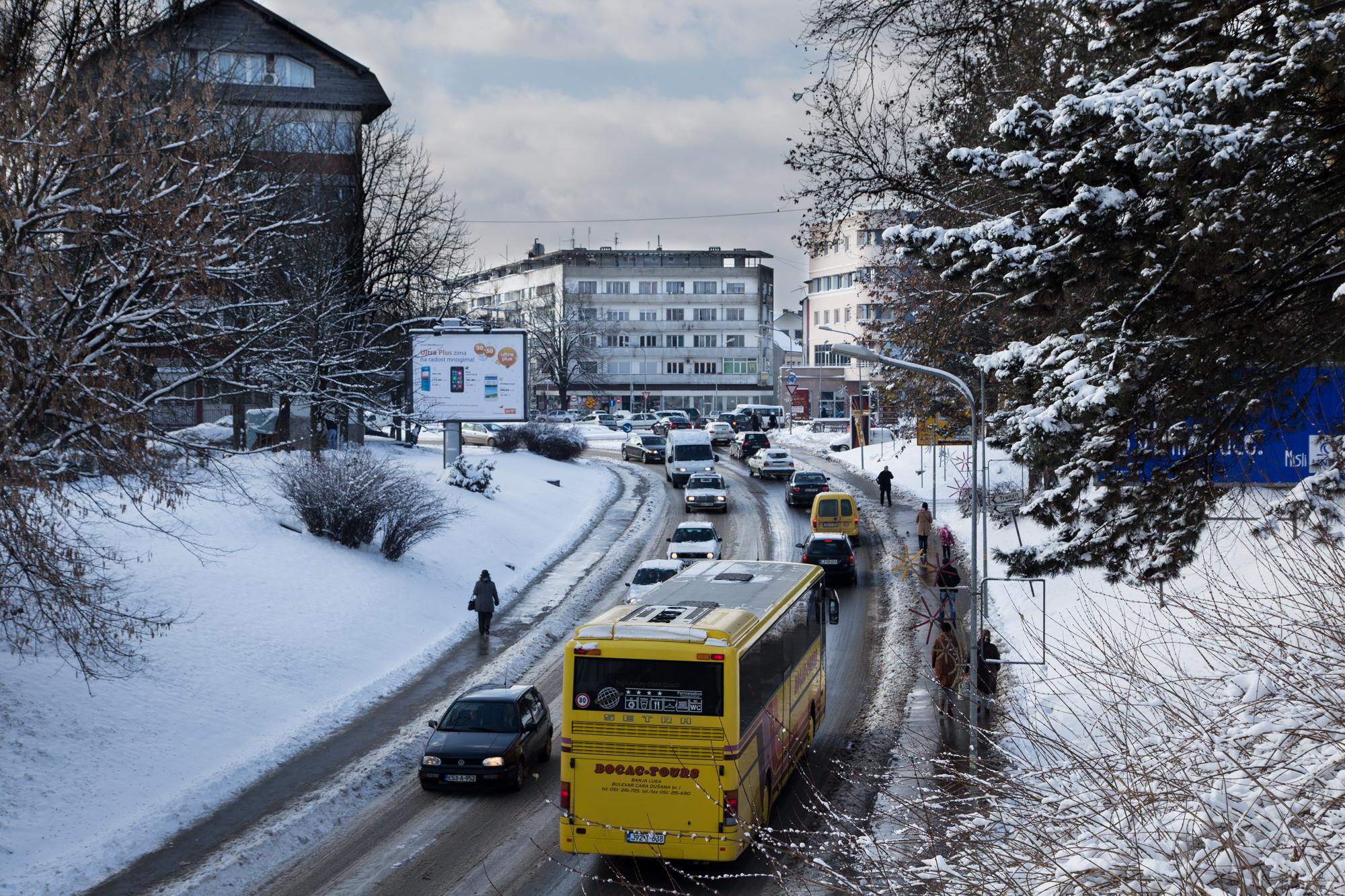 Saobraćaj u BiH se odvija po vlažnom kolovozu, upozorenje zbog snijega koji pada