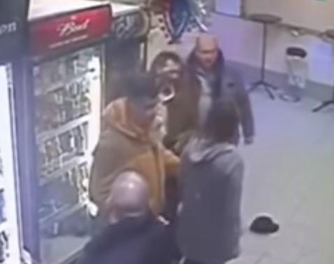 Nasilnik maltretirao muškarca u ruskom lokalu, potez radnice sve oduševio