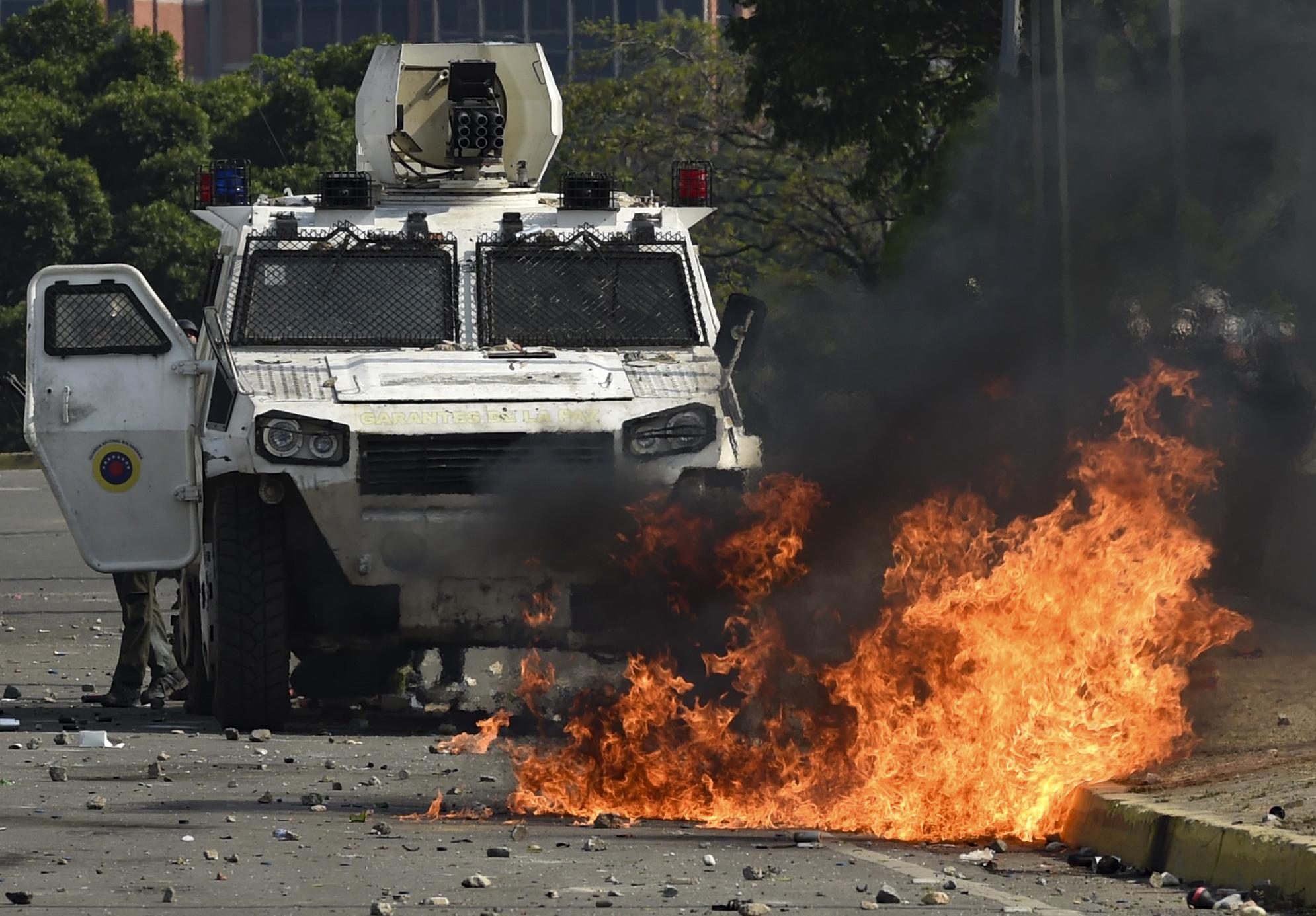 Puč ugušen u krvi: Uzdrmana pozicija Madura