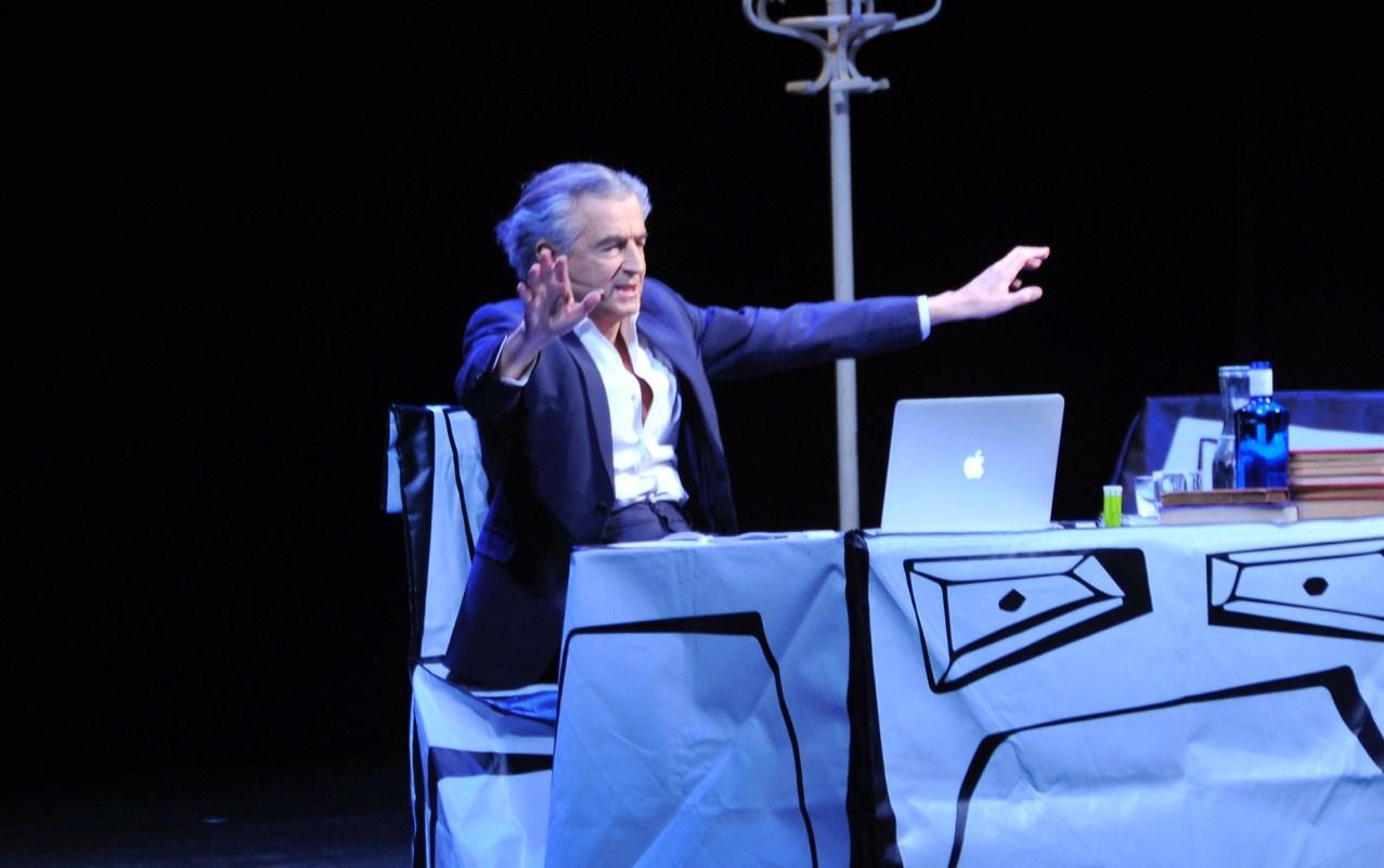 Poruka za Evropu: Predstava "Looking for Europe" Bernarda Anrija Levija na sceni Narodnog pozorišta