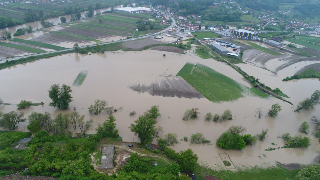 Poplavljene površine na lokacijama: Karuše, Matuzići, Makljenovac, Doboj Jug i okolini - Avaz