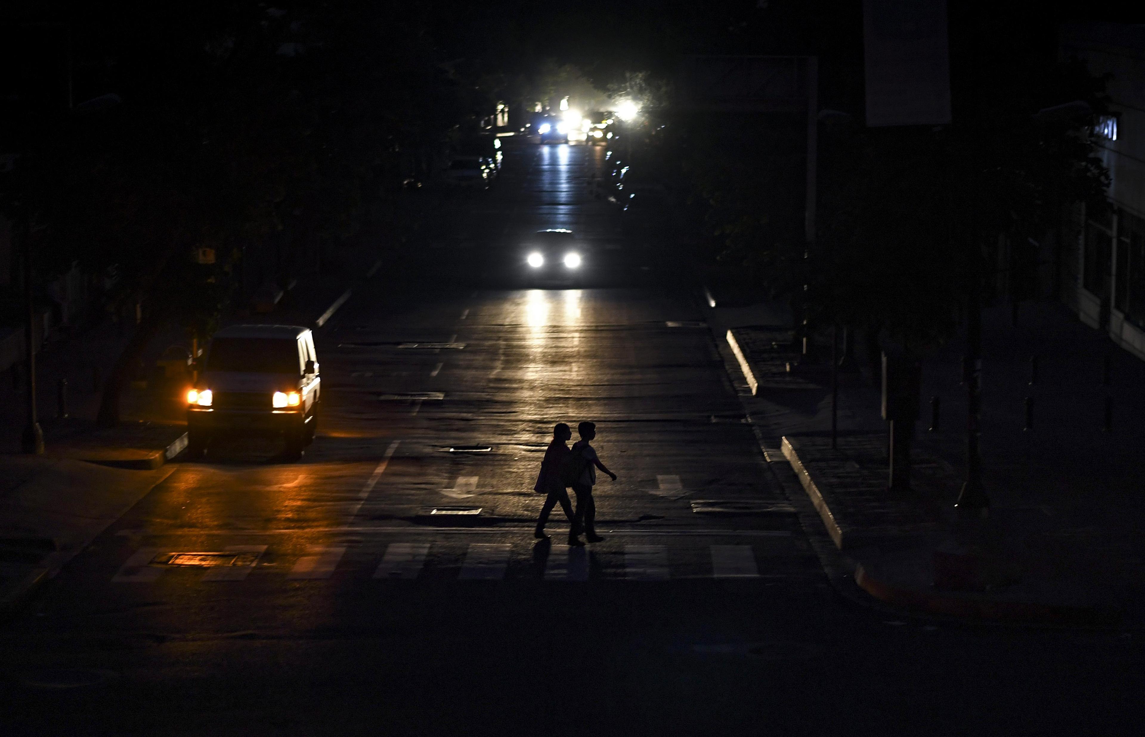 Venecuela ponovo u mraku: Vlasti okrivile "elektromagnetski napad"