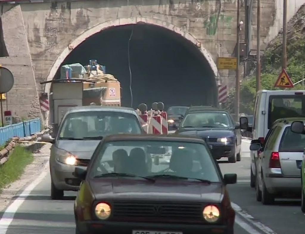 Zbog saobraćajne nesreće, obustavljen saobraćaj kod tunela Vranduk