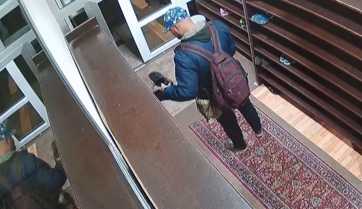 Uhvaćen drski lopov koji je ukrao patike iz džamije na Grbavici