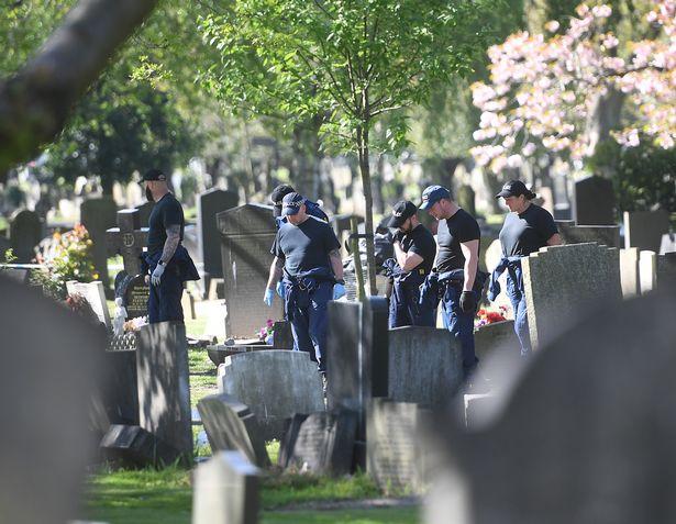 Napadač pucao na groblju tokom sahrane