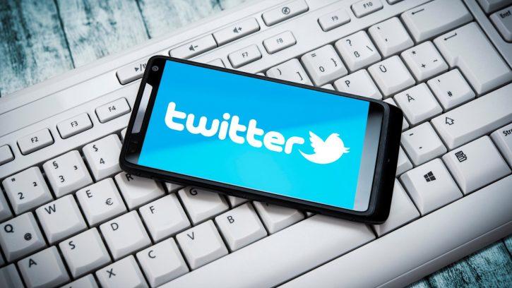 Twitter najavio ukidanje profila povezanih s teorijama zavjere