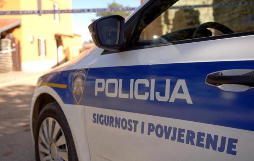 Turisti iz Srbije u Poreču izgrebali auto, pa pod brisačem ostavili poruku koja ga je razbjesnila