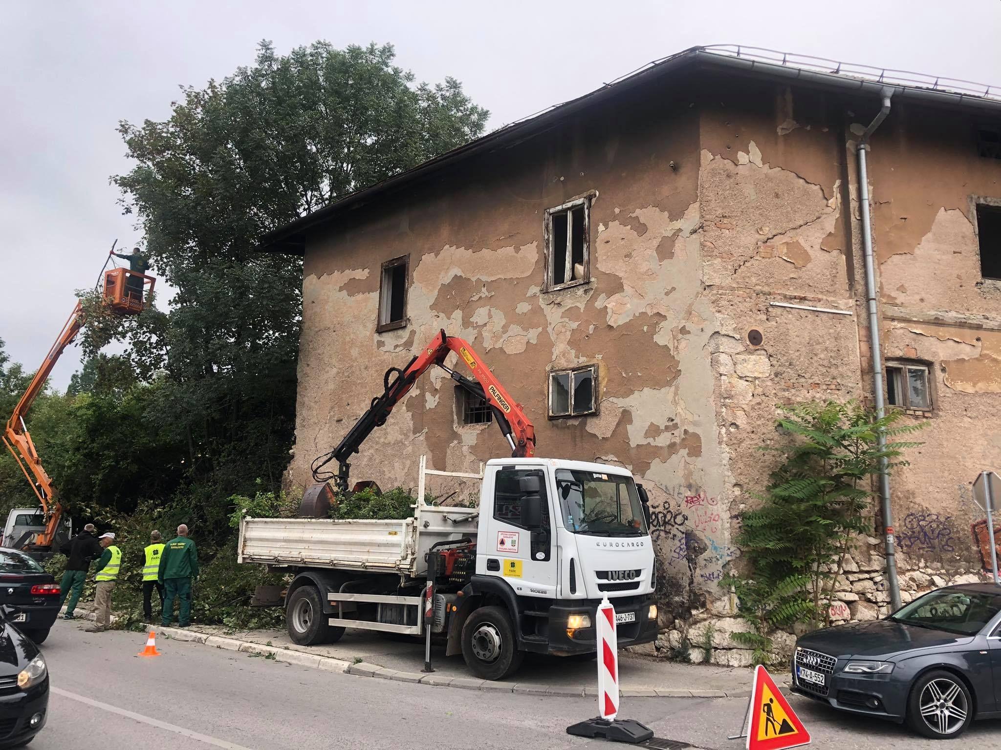 Počelo rušenje objekta u Tešanjskoj ulici - Avaz