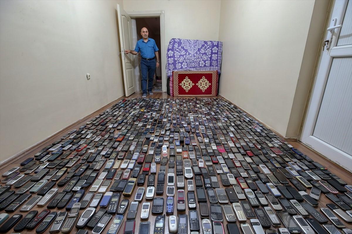 Za dvije decenije napravio kolekciju od 1.000 starih modela mobitela