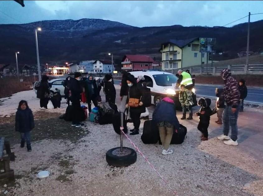 Deset porodica migranata, među kojima je i 18 djece, stiglo u Velečevo kod Ključa