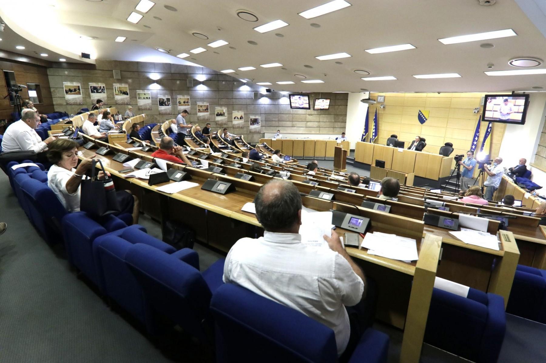 Dom naroda odgodio za septembar glasanje o Zakonu o obrtu