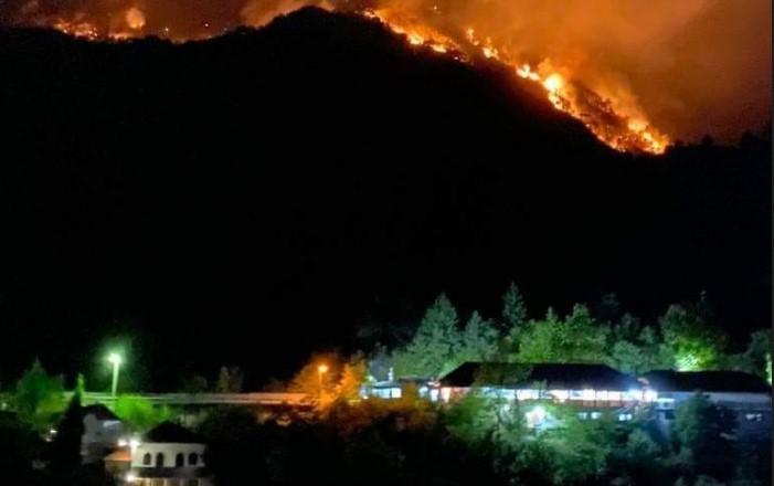 Požar na Čvrsnici se dramatično širi prema naselju Donja Jablanica: Mještani se organiziraju i idu da gase vatru