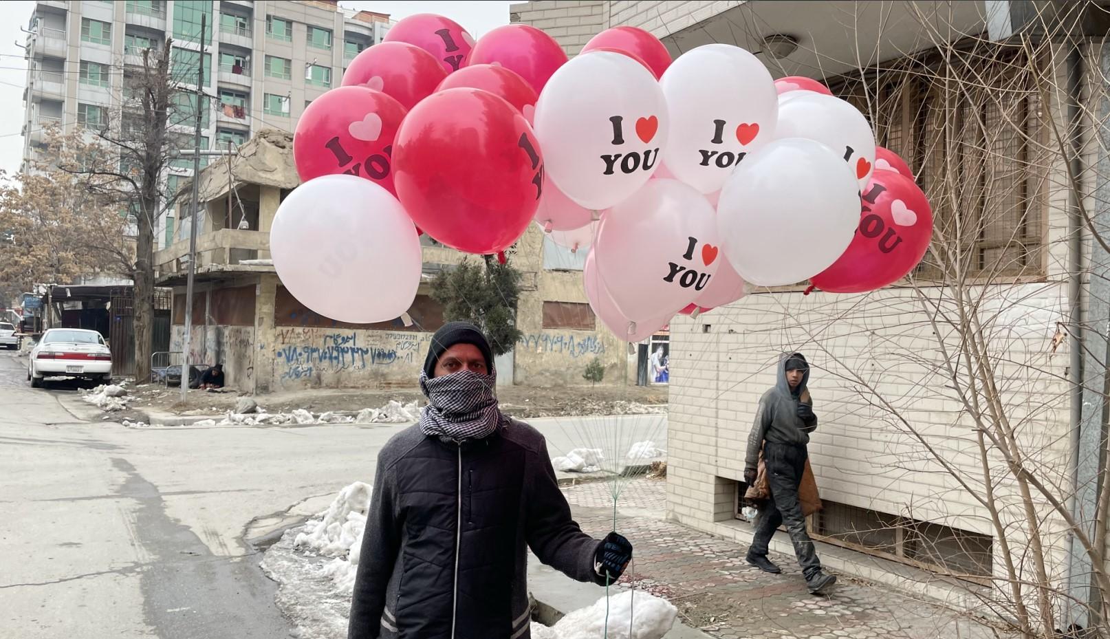 Bivši vojnik u Afganistanu prodaje balone