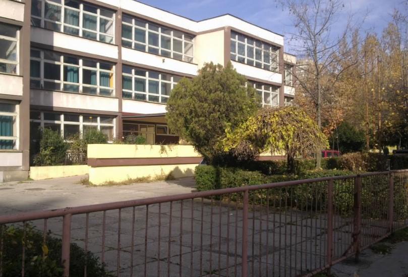 Manijak viđen u blizini osnovne škole na Čengić- Vili: Krio se u grmlju i samozadovoljavao se