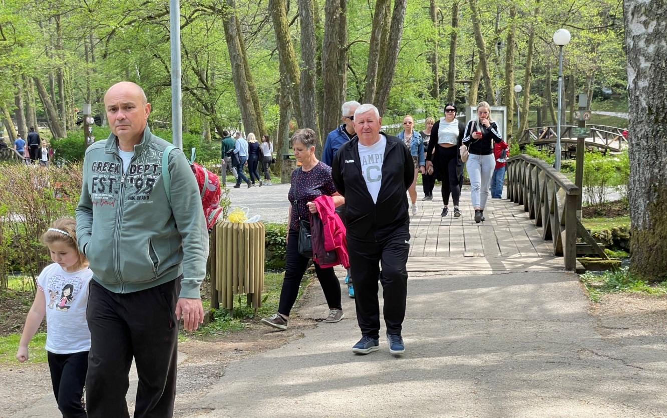 Prvi maj na Vrelu Bosne: Veliki broj građana i gostiju iz susjednih zemalja