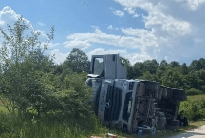 Prevrnuo se kamion na putu Ključ – Sanski Most
