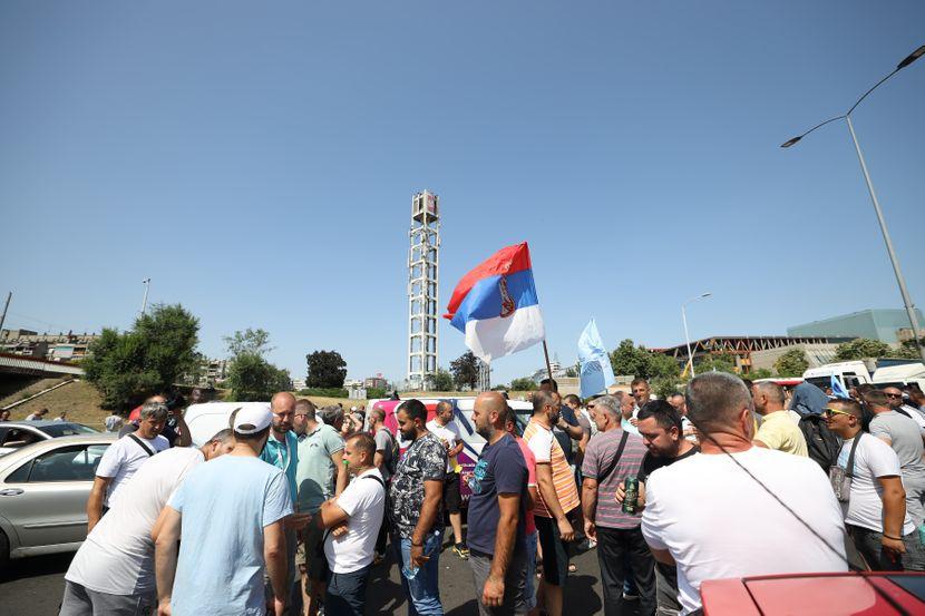 Radnici blokirali auto-put Beograd-Niš - Avaz