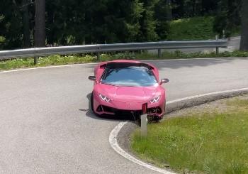 Vozač Lamborghinija za dlaku izbjegao stub