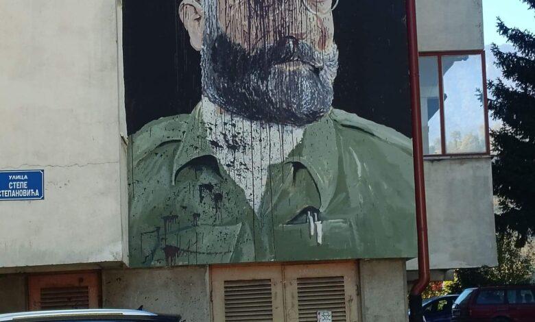 U Foči crnoj bojom išaran mural osuđenog ratnog zločinca Draže Mihailovića