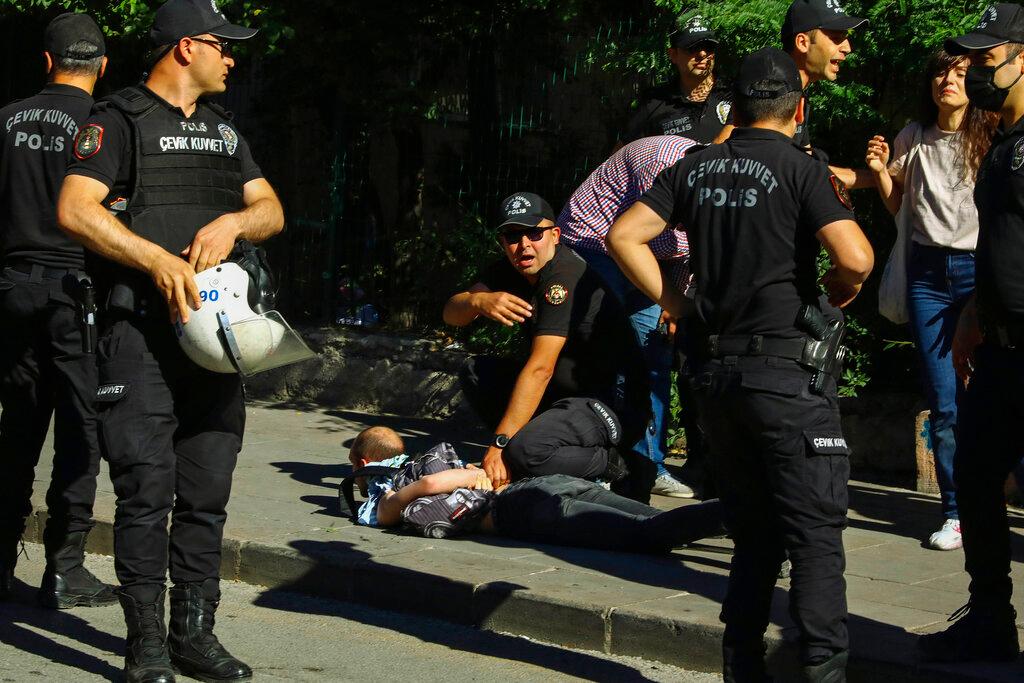 U Turskoj uhapšeno više od 500 ljudi zbog povezanosti sa Gulenom