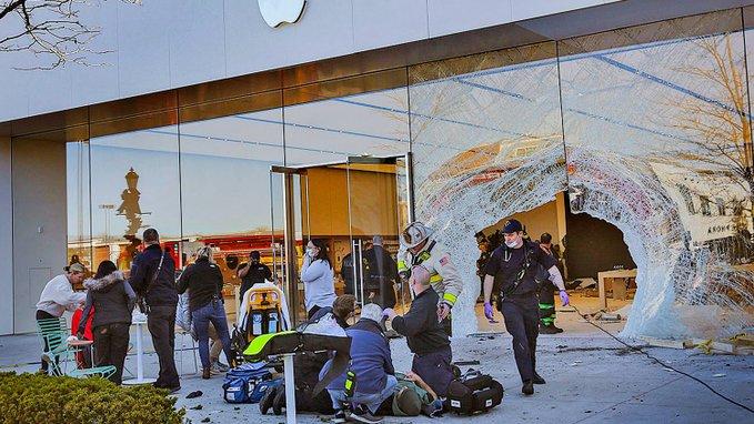 Automobilom se zabio u Appleovu prodavnicu: Poginula jedna osoba, najmanje 16 povrijeđeno