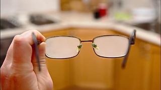Genijalan trik kako da naočale ne zamagle svaki put kad uđete iz hladnog u toplo