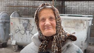 Nana Hasema je nakon mnogo godina na ulici dobila kuću: "Dnevno zaradim marku-dvije, da preživim"