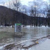 Izlila se rijeka Drina: Stvara probleme kod Bratunca, poplavljen ugostiteljski objekt u Ustikolini