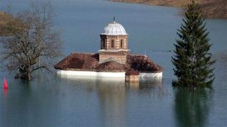 Nestvarni snimci potopljene crkve u Srbiji