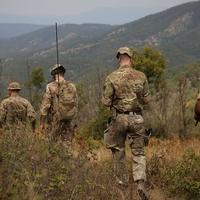 Britanski vojnici u sastavu KFOR-a patroliraju duž granične linije Kosova