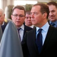 Medvedev: Preimenovat Ukrajinu u Svinjski Bandera rajh