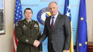 Ministar odbrane Helez razgovarao s vojnim izaslanikom SAD Erikom Adamsom