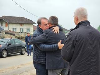 Video + foto / "Avaz" na licu mjesta: Premijer Nikšić stigao u Ključ