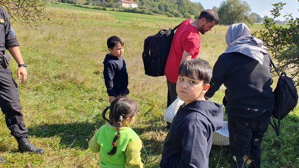 Djeca među grupom od 75 ljudi koju smo našli u kući u Šturliću - Avaz