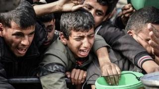 Dok Palestinci ponovno stradaju u redovima za hranu: Sve više djece u Gazi na rubu smrti

