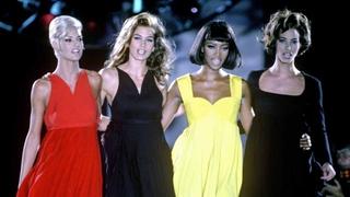 Najpoznatiji supermodeli 90-ih u seriji otkrivaju šta se događalo iza modne piste