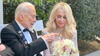 Drugi čovjek na Mjesecu ne odustaje: Oženio se četvrti put na svoj 93. rođendan