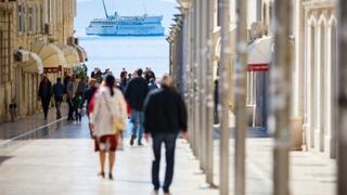 Split uvodi kazne za turiste: 300 eura za spavanje u parku, 150 za povraćanje